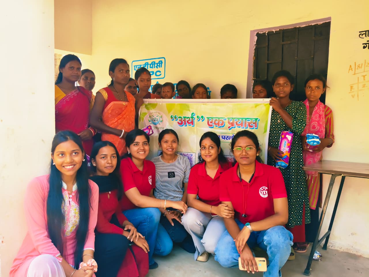 बिरहोर महिलाओं के बीच सेनेटरी पैड वितरण एवं स्वास्थ्य जागरूकता अभियान आयोजित